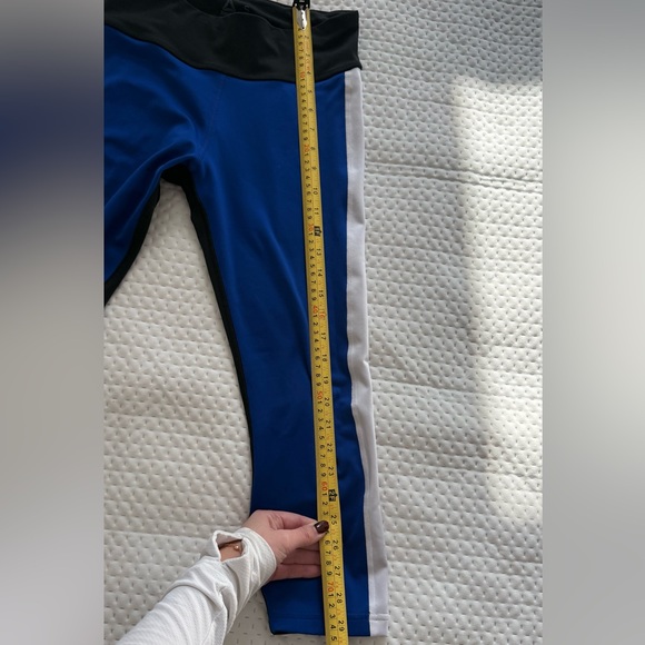 Reebok Women Royal Blue White and Black 3/4 Leggings for Training Gym Stretchy - Picture 9 of 10